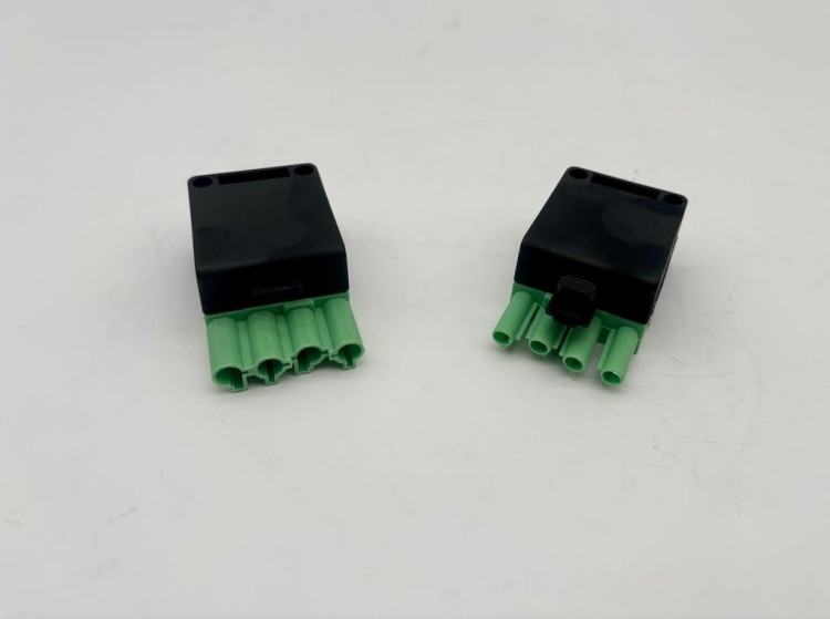 Komplet wtyczka i gniazdo do pompy 4 pin FLAMITRON / Bairan