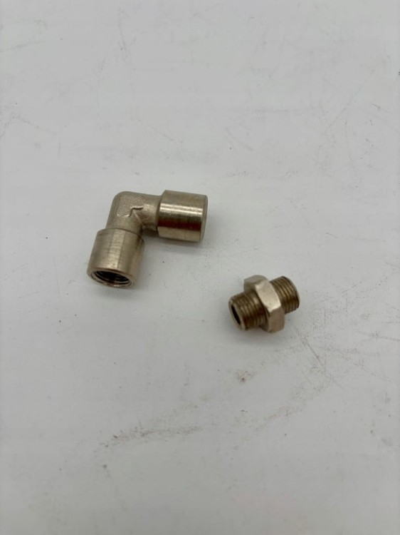 Kolanko do kompresora 1/8" GW z nyplem 1/8" FLAMITRON